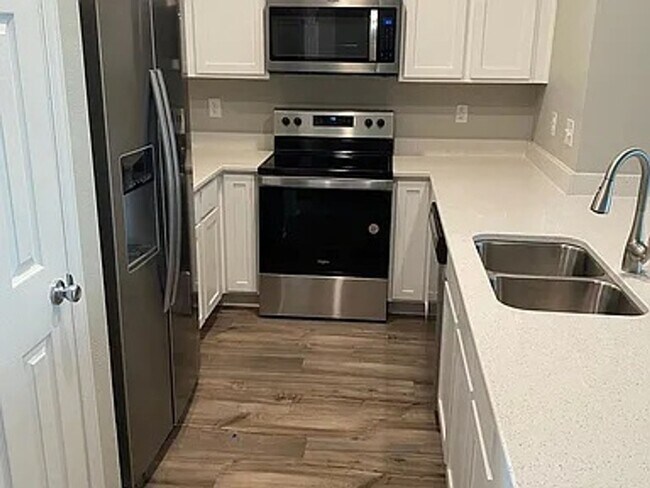 Building Photo - Charming 2-Story Townhome for Rent