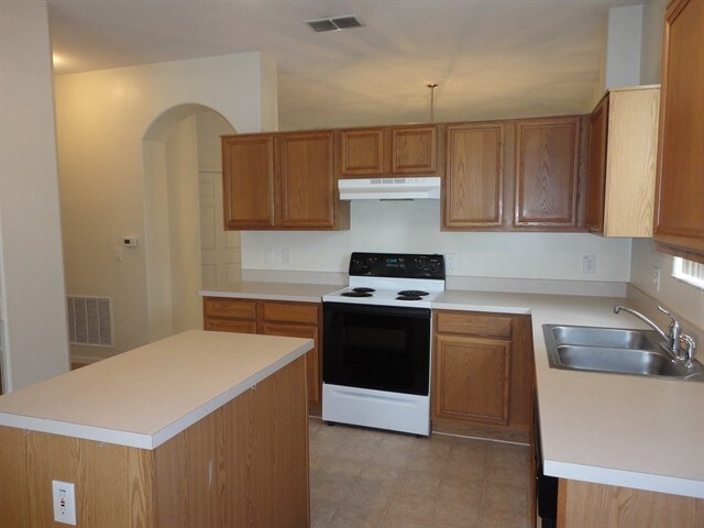 Building Photo - 3415 Bellingham Dr