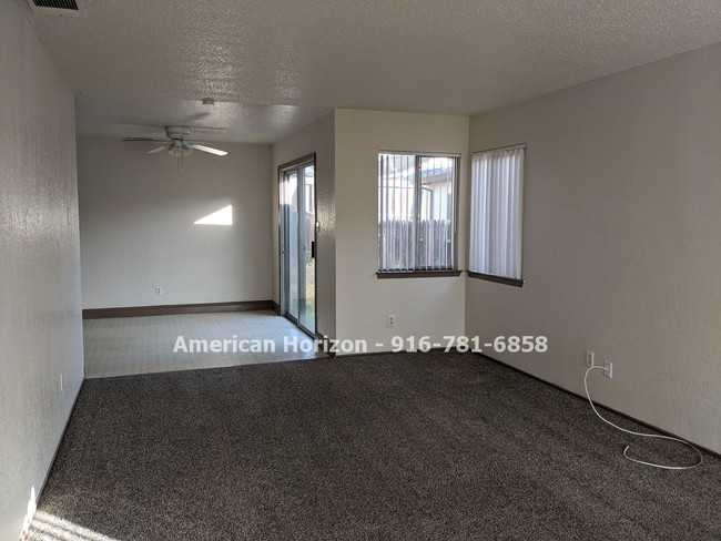 Foto del edificio - 2 Bedroom duplex in Citrus Heights