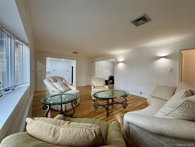 Foto del edificio - 23 Center Dr