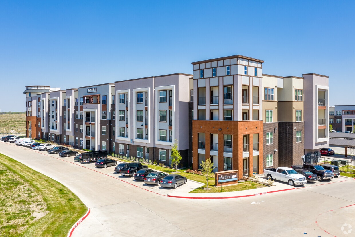 THE SUTHERLAND Apartments 1658 S Forum Dr Grand Prairie, TX