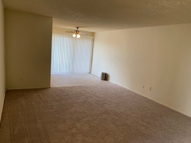 Unit Nº 13 ~ Private Balcony & Living Room) - 3775 S Canfield Ave