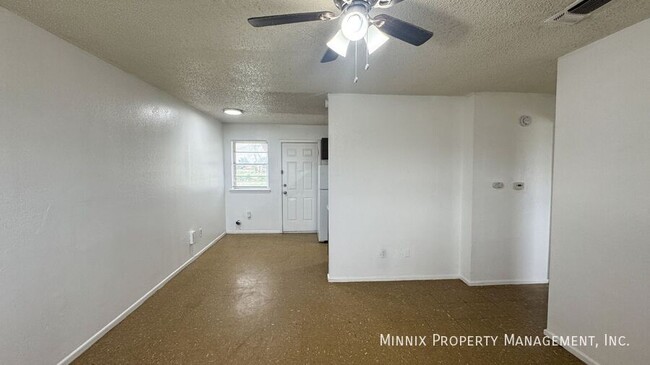 Building Photo - 637 S Crosby St