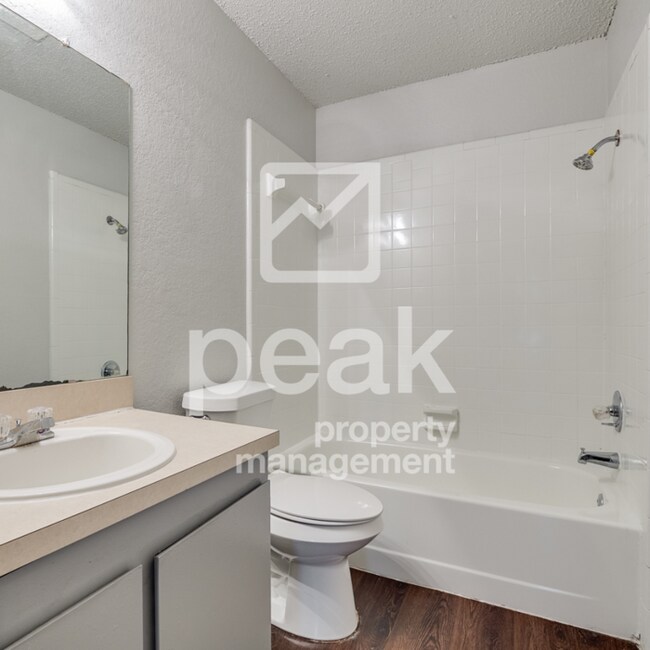 Foto del edificio - $1395! 2 Bed/ 2 Bath Duplex!