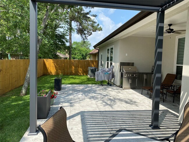 Foto del edificio - 41 Monterey Ct
