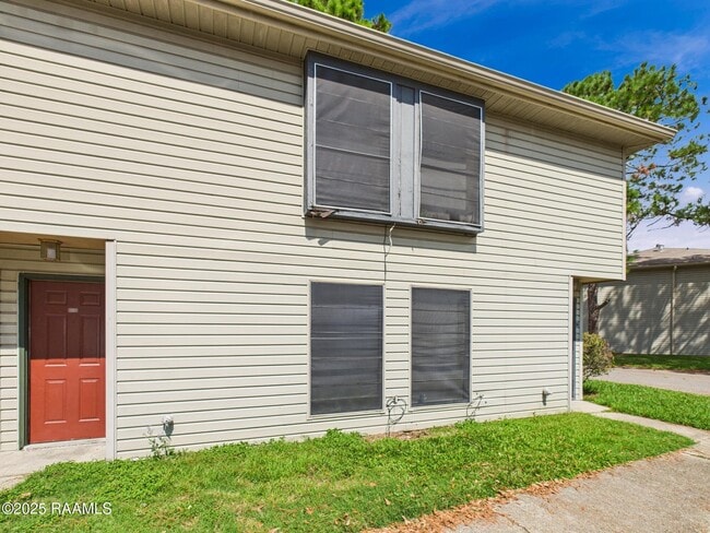 Building Photo - 201 High Meadows Blvd