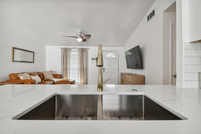 Foto del edificio - 1260 S Hillcrest Ave