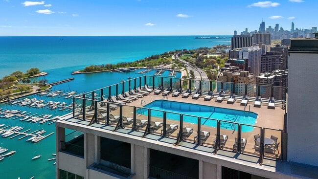 Foto del edificio - 3450 N. Lake Shore Drive