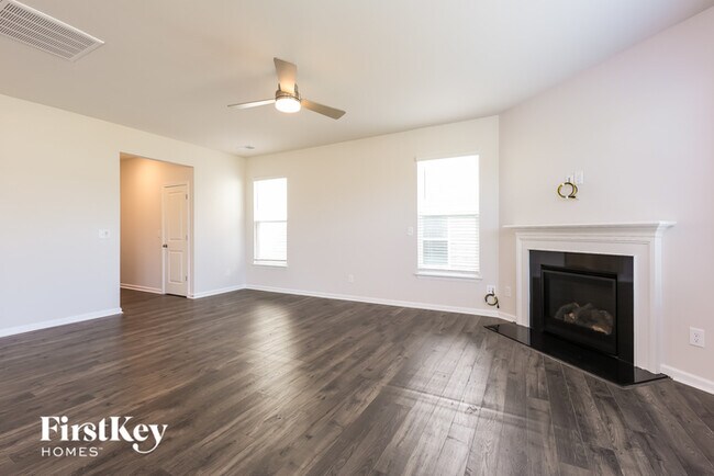 Foto del edificio - 614 Goldburn Wy