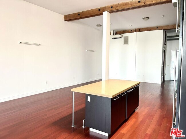 Foto del edificio - 652 Mateo St