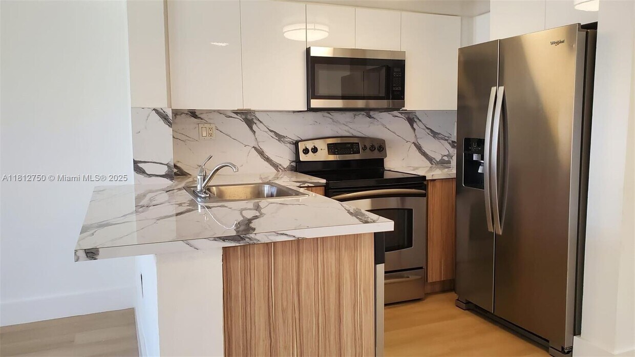 Foto principal - 8660 NW 5th Terrace