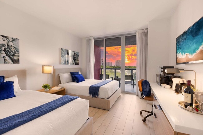 Building Photo - 2602 E Hallandale Beach Blvd