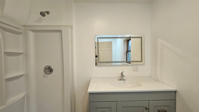 Building Photo - 607 N Hoffert St