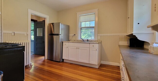 Building Photo - 52 Aldworth St
