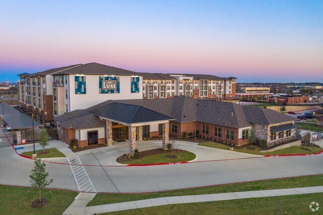 Building Photo - The Luxe at Las Colinas | Active Living