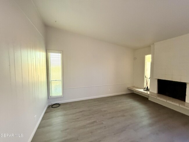 Building Photo - 3216 Drumond Rd