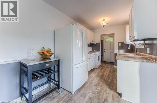 Building Photo - 483 Kingscourt Dr