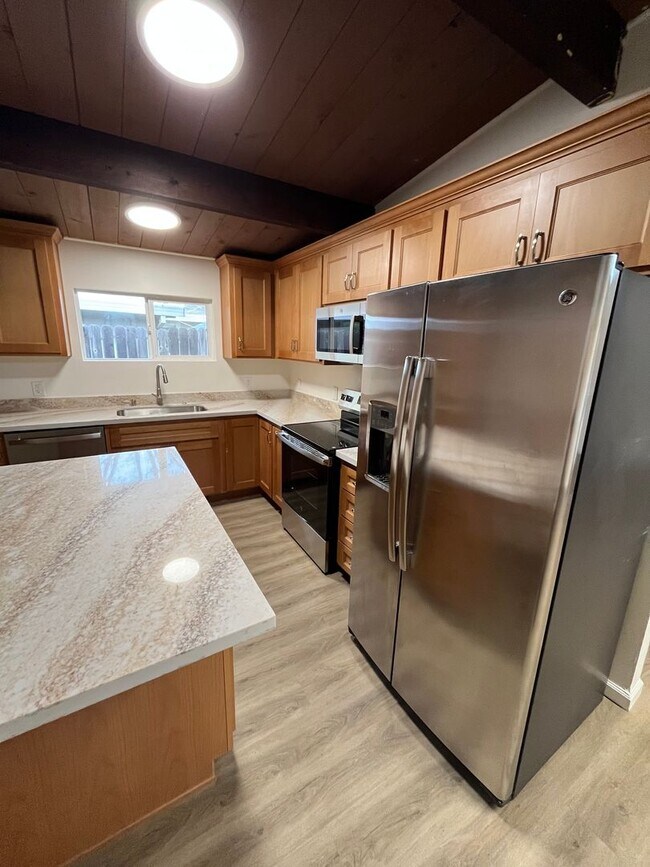 Foto del edificio - 4 Bedroom 2 Bath Home in Old Davis Near Campus