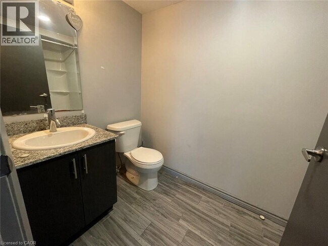 Building Photo - 275 Larch St