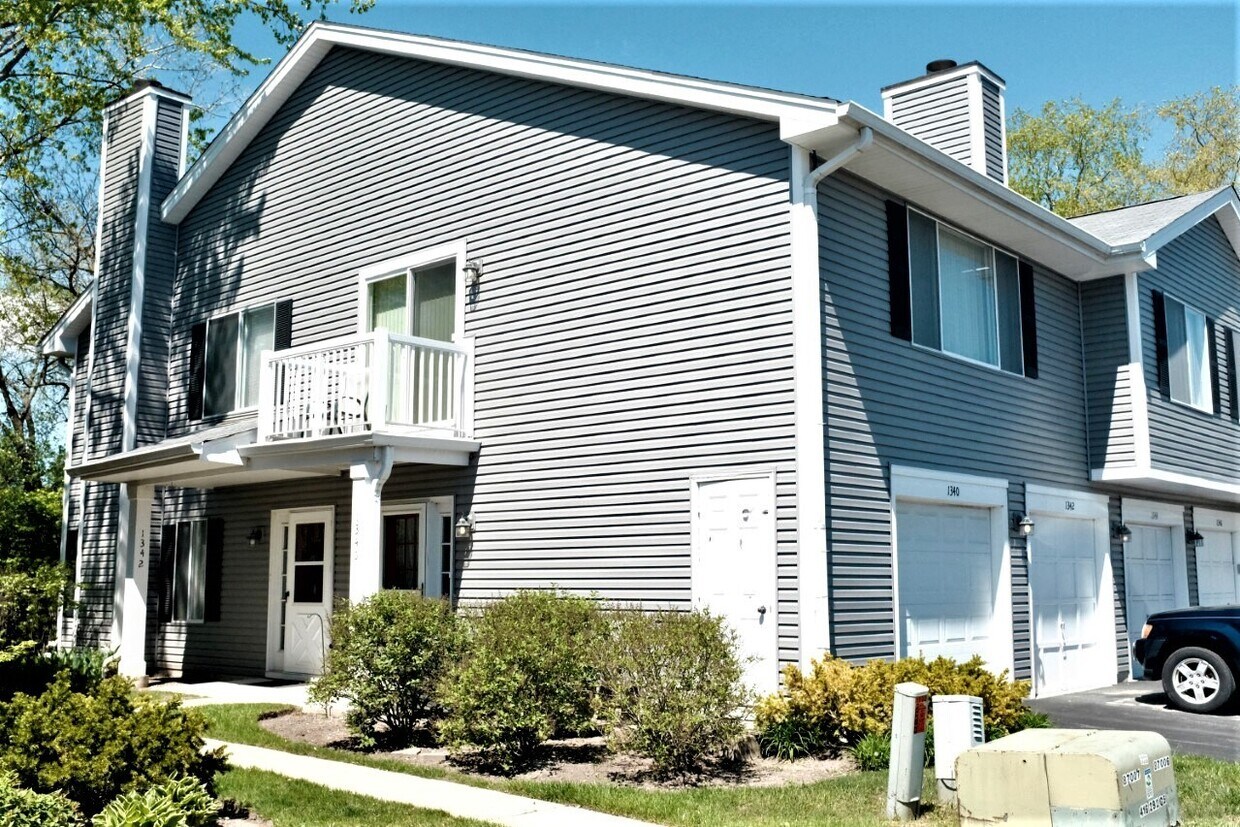 1340 Barclay Ln, Deerfield, IL 60015 Townhome Rentals in Deerfield IL