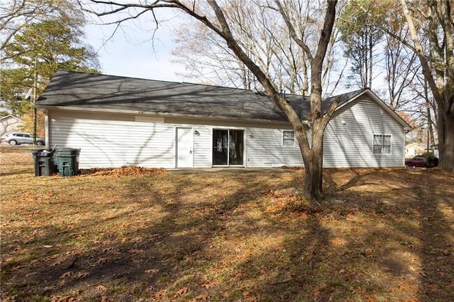 Building Photo - 141 Brownsmill Dr