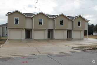 Building Photo - 2707 Lantern Walk SE