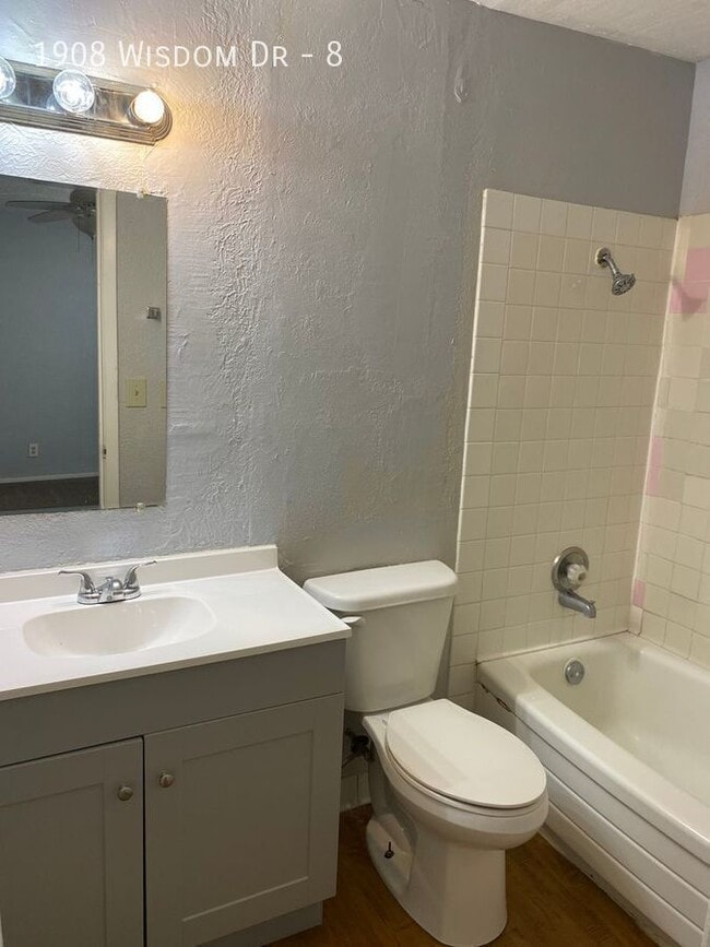 Building Photo - 1908 Wisdom Dr