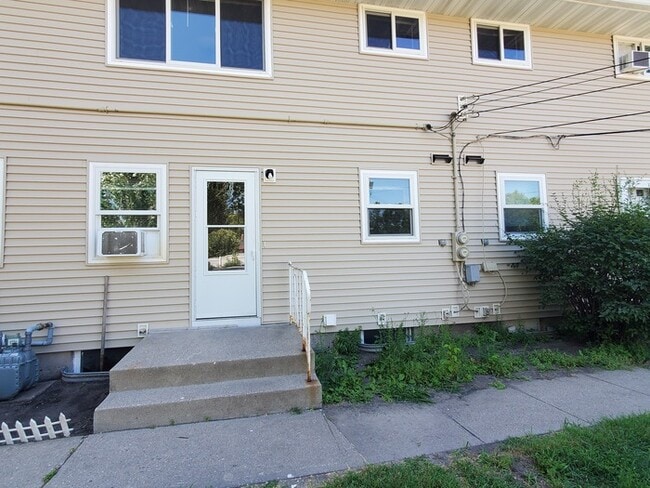 Building Photo - 1414 S 14th St