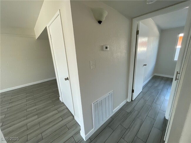 Building Photo - 2107 Statz St