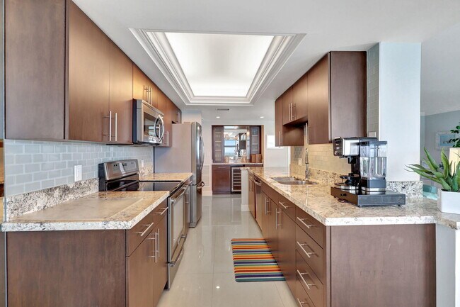 Building Photo - 5460 N Ocean Dr