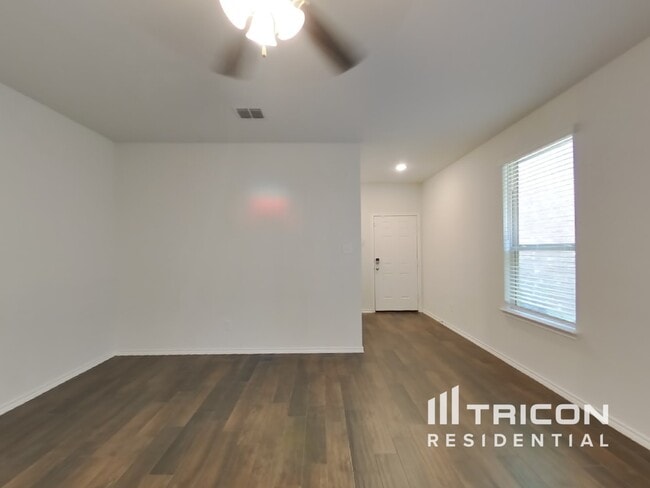 Building Photo - 576 Val Verde St