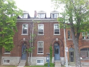Building Photo - 106 Clergy St E