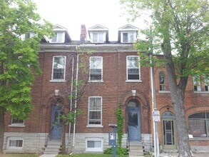 Building Photo - 106 Clergy St E