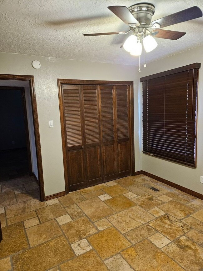 Building Photo - Energy Efficient 4 bed Home in Foothills