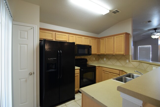 Foto del edificio - 4700 Black Forest Ln