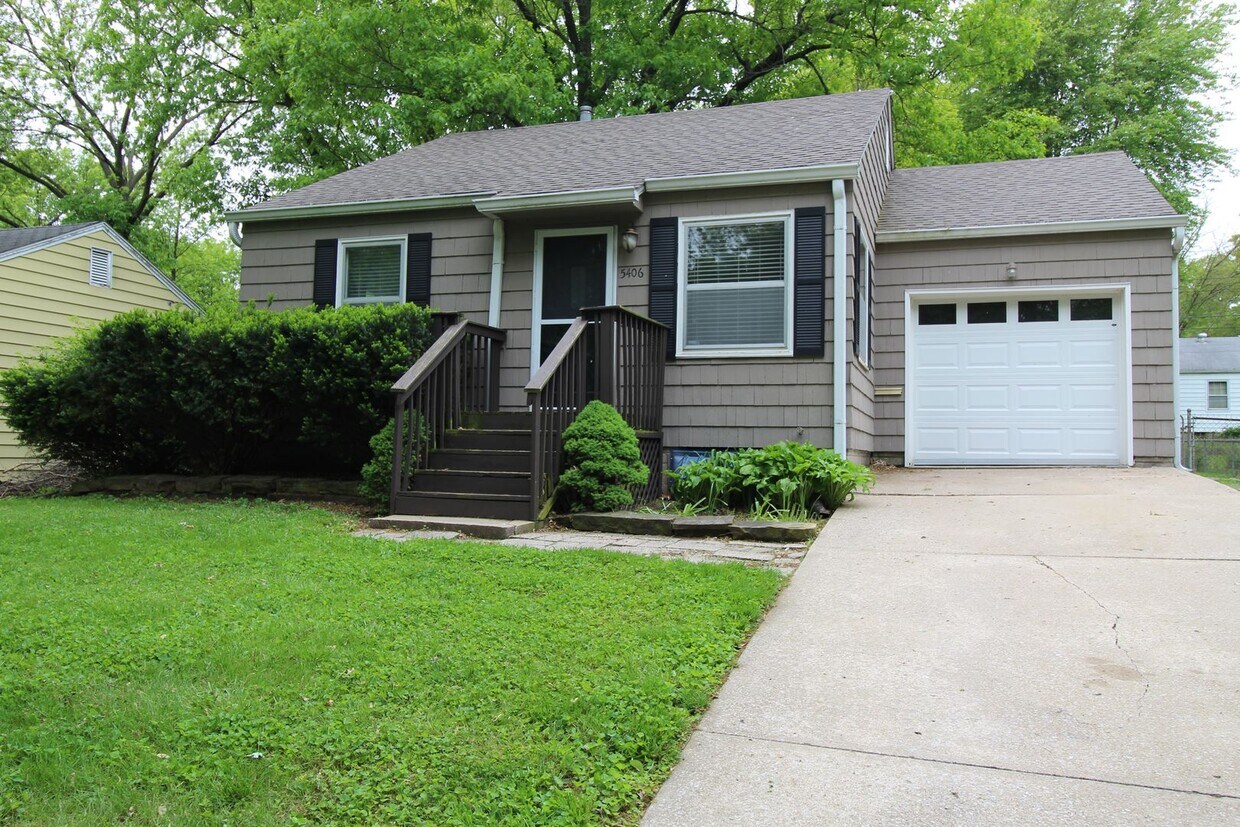 Primary Photo - 2 Bedroom 1 Bath Home In Roeland Park