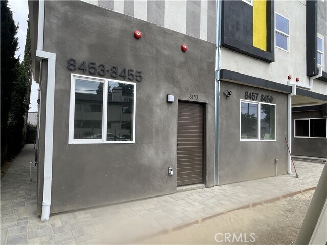 Foto del edificio - 8457 Langdon Ave