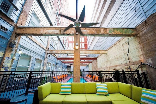 Building Photo - 1900 Jackson St