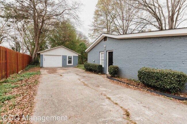 Building Photo - 4 br, 2 bath House - 2780 Hall Dr SE