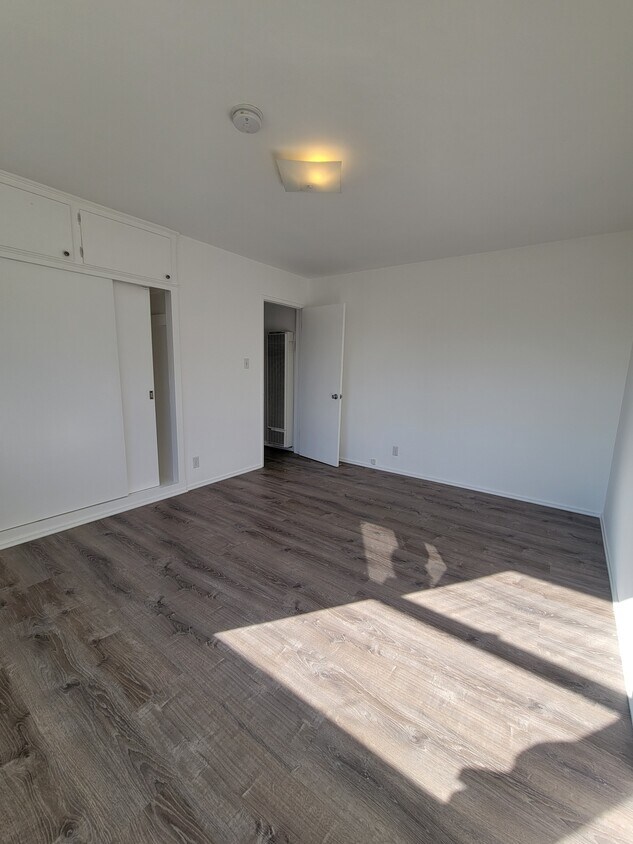 3708 Corinth Ave Unit 3708 and a half, Los Angeles, CA 90066