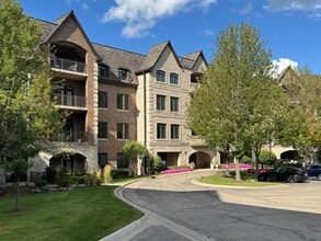Building Photo - 1800 Amberley Ct