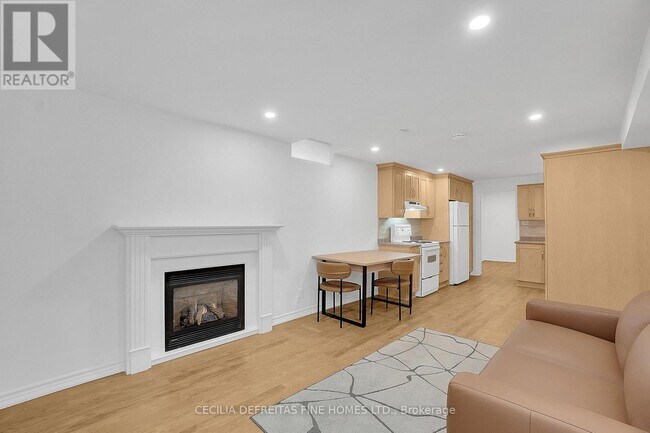 Photo du bâtiment - 40 Venetian Crescent