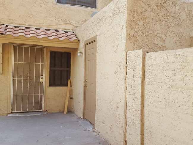 Building Photo - 4714 E Pueblo Ave