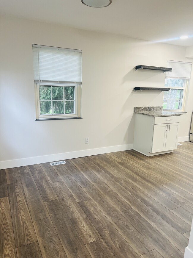 Eat- in kitchen - 7616 Dover Ct