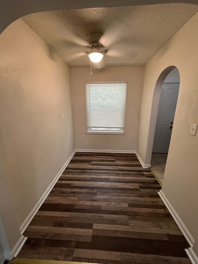 Building Photo - Bright & Spacious Studio Just Minutes from...