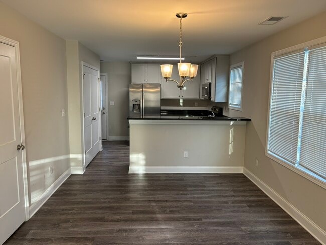 Building Photo - 936 W Liberty St