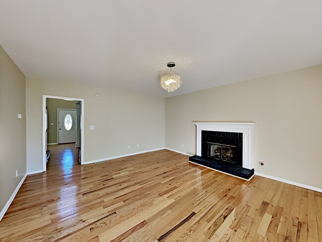 Foto del edificio - 604 Ridge Crossing Drive