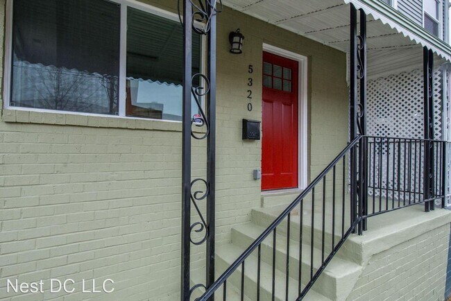 Building Photo - 4 br, 3.5 bath House - 5320 James Pl NE