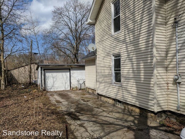 Building Photo - 3 br, 1 bath House - 213 Gates Ave