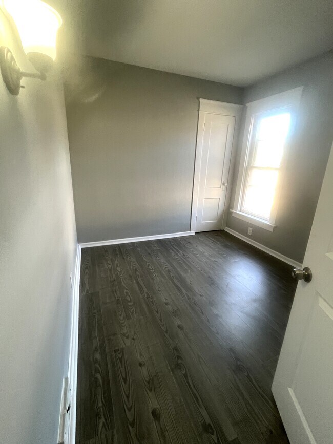 Foto del edificio - 704 W 18th St